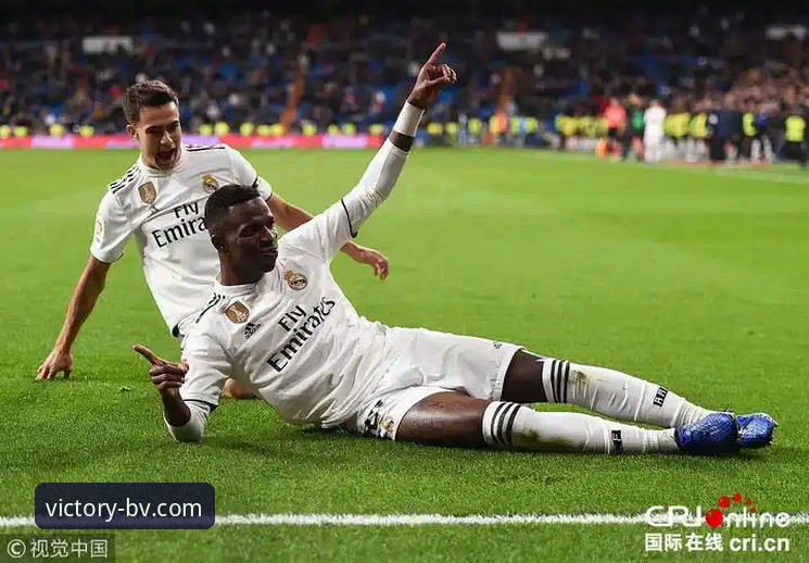 维尼修斯一箭定乾坤，皇马客场复仇本菲卡：伟德体育移动端功能详解观赛体验